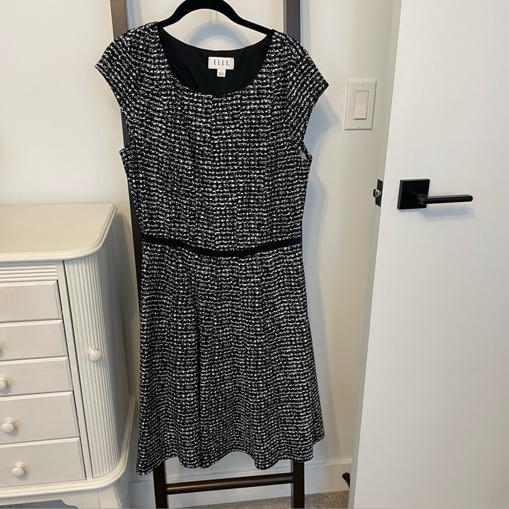 🖤ELLE🖤 dress black and white sleeveless! Beautiful EUC. size L
Classic & classy
